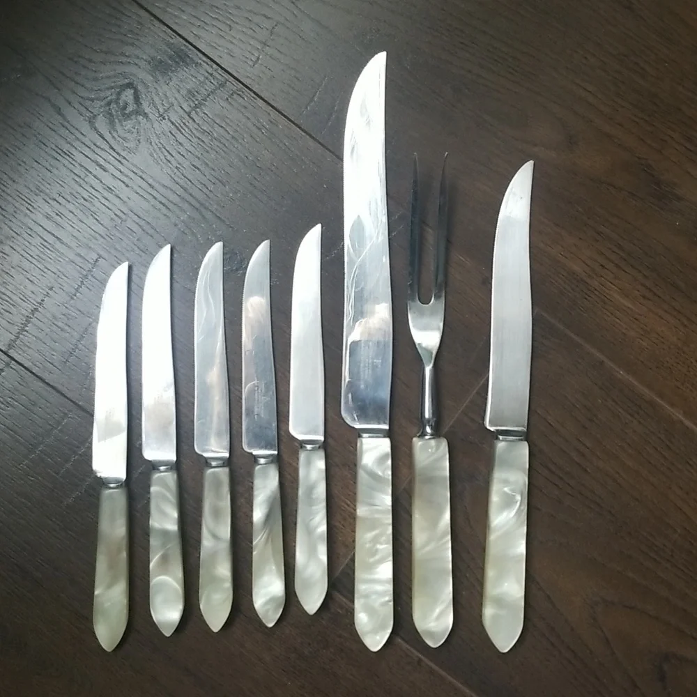 Set of 8 Westall Richardson vintage knives